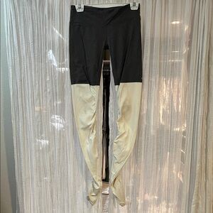 Alo grey and Cream goddess leggings